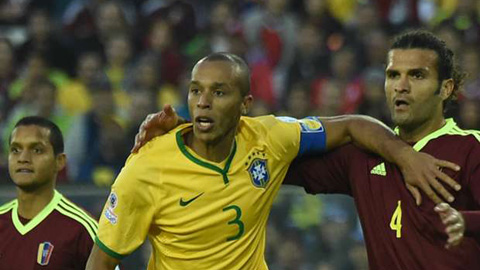 Hàng thủ nào cho Brazil ở Copa America 2016
