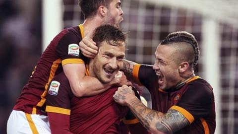 Totti gia hạn hợp đồng 1 năm, ở lại Roma tới năm 40 tuổi