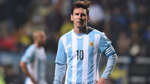 Messi làm khó Argentina