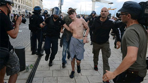 Cảnh sát Pháp bắt giữ 21 hooligan người Anh