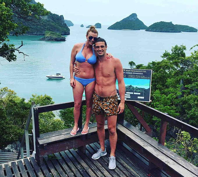 Tiền đạo Andy Carroll (West Ham) và cô bạn gái Billi Mucklow chọn Thái Lan làm nơi nghỉ dưỡng