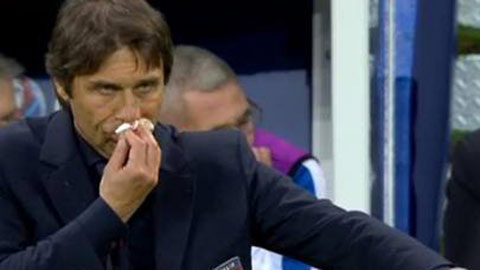 HLV Conte chảy máu mũi vì ăn mừng bàn thắng của ĐT Italia