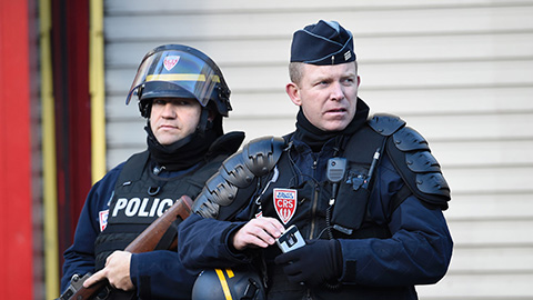 Paris chấn động vì kẻ trung thành IS giết hại cảnh sát