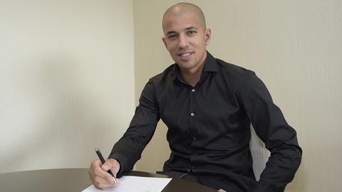 Feghouli ký hợp đồng với West Ham