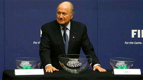 Sepp Blatter tiết lộ bí mật động trời về trò bốc thăm gian lận của UEFA