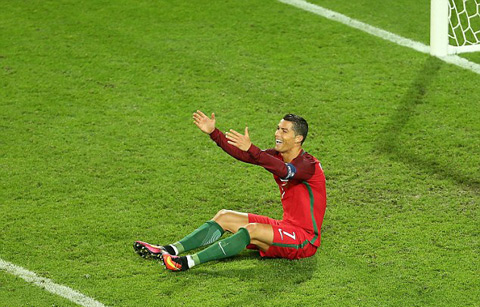 Ronaldo chỉ biết than thân trách phận
