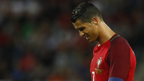 Bồ Đào Nha không đè nổi Iceland vì Ronaldo quá dở