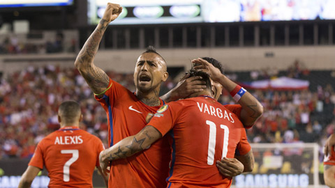 Chile 4-2 Panama: Vargas & Sanchez đưa Chile vào tứ kết