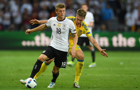 Kroos là người điều tiết lối chơi cho ĐT Đức trong trận gặp Ukraine