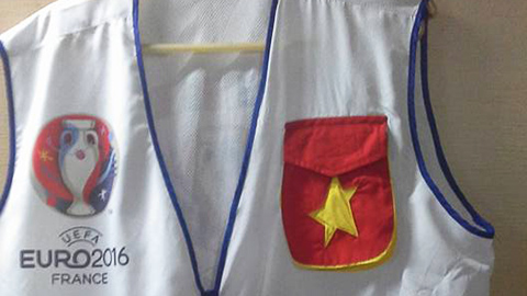CĐV Việt Nam chế bộ quần áo EURO sang Pháp