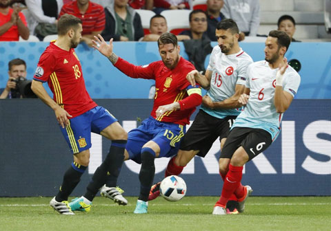 Ramos đã có một vài pha xử lý phiêu lưu ở trận đấu với Thổ Nhĩ Kỳ