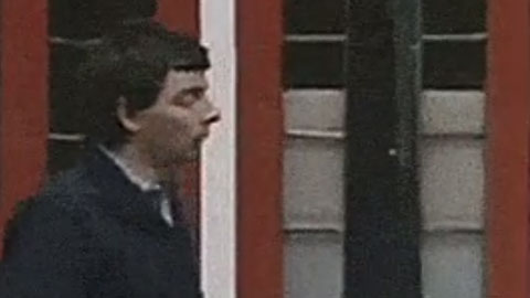 Clip hài: Mr Bean tránh vỏ dưa gặp vỏ dừa