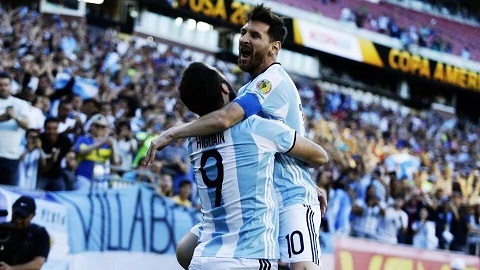 Argentina vùi dập Venezuela nhờ sự tỏa sáng của Messi