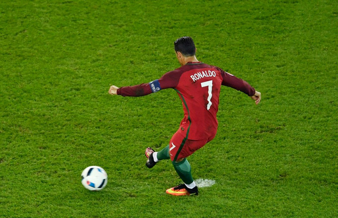 Trận này Ronaldo đã bỏ lỡ cơ hội ngon ăn từ chấm phạt đền