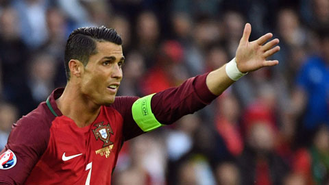 Ronaldo đá phạt... kém nhất lịch sử EURO và World Cup