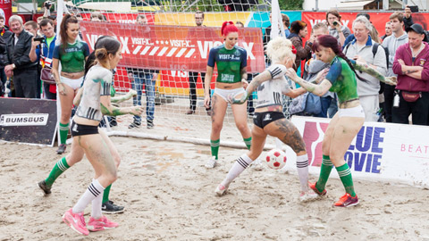 Sexy Soccer - giải đấu dành cho những nữ CĐV... khỏa thân