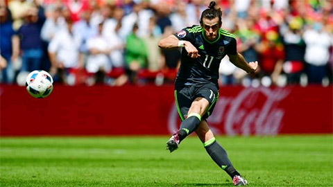 Bale bác bỏ học lỏm đá phạt từ... Ronaldo