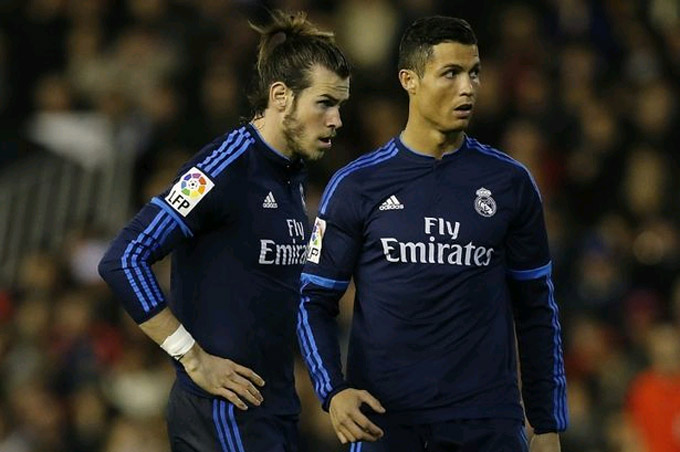 Bale phủ nhận học lỏm phong cách sút phạt của Ronaldo