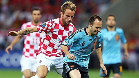 Rakitic muốn Iniesta ngồi ngoài ở trận với Croatia
