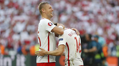 Ukraine 0-1 Ba Lan: Ba Lan gặp Thụy Sỹ ở vòng 1/8
