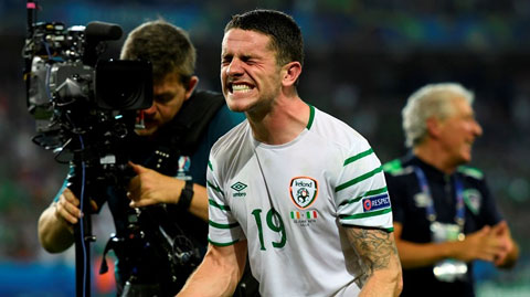 Italia 0-1 Ireland: Brady đưa Ireland lách khe cửa hẹp