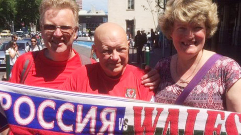 Fan cuồng trốn bệnh viện tới Pháp cổ vũ Xứ Wales