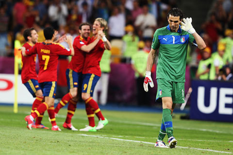 Thất bại tại chung kết EURO 2012 là bài học dành cho Italia về cách nhập cuộc trước Italia