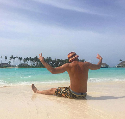 Chân sút Karim Benzema (Real Madrid/ĐT Pháp) hiện đang nghỉ dưỡng ở Maldives