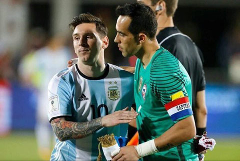 Messi và Bravo cùng có tên trong đội hình tiêu biểu Copa America