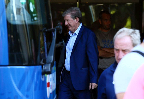 Chỉ có duy nhất HLV Roy Hodgson là nở nụ cười. Có lẽ, ông đang cảm thấy khá thoải mái sau khi từ chức HLV trưởng ĐT Anh