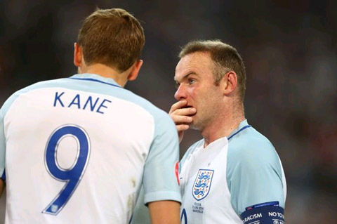 Rooney đứng lên nhận trách nhiệm đá phạt góc thay Kane