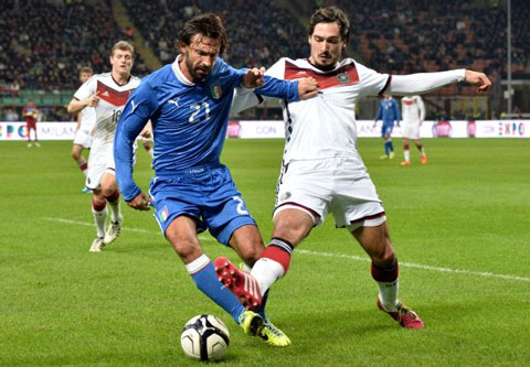 So sánh về thành tích đối đầu, Italia là đội áp đảo