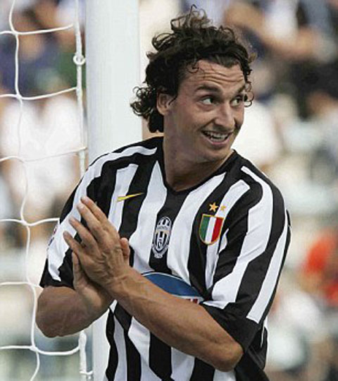 Ibra trong màu áo Juventus hồi năm 2005