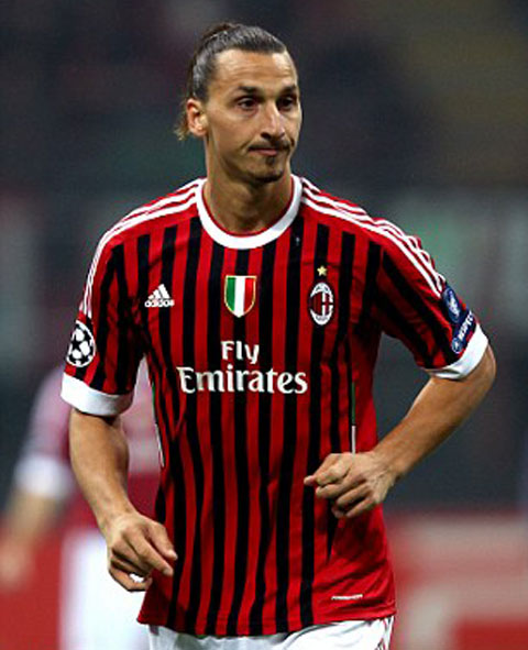 Ibra khoác áo AC Milan ở mùa 2011/12