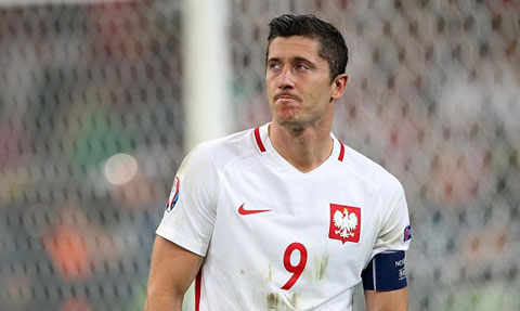 Lewandowski thừa nhận Ba Lan bị loại một cách quá cay đắng