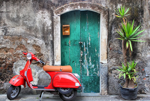 Vẻ đẹp thanh lịch của Vespa trên các con phố Italia
