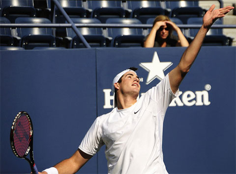 John Isner tại Wimbledon 2010.