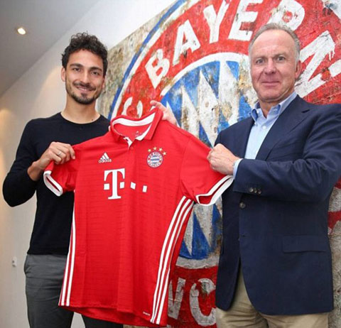 Ngay sau khi mùa giải 2015/16 kết thúc, Bayern đã sớm hoàn tất bản hợp đồng với Hummels, đưa anh trở lại sân Allianz Arena để củng cố vị trí trung tâm hàng thủ