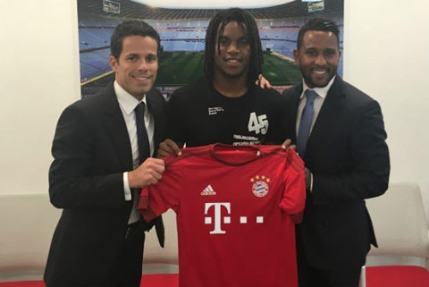 Sanches gia nhập Bayern với mức phí 35 triệu bảng cùng bản hợp đồng có thời hạn 5 năm. Tuy nhiên, theo tiết lộ số tiền Hùm xám phải trả cho Benfica có thể lên tới 80 triệu tùy vào thành tích của cầu thủ 18 tuổi