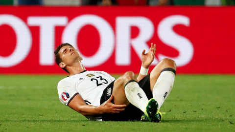 Đức không có sự phục vụ của Gomez trong trận đấu với Pháp