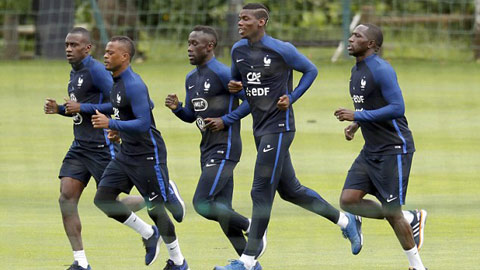 Các cầu thủ Pháp đang tích cực tập luyện chuẩn bị cho trận bán kết
