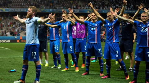 ĐT Iceland được đón tiếp như người hùng khi trở về