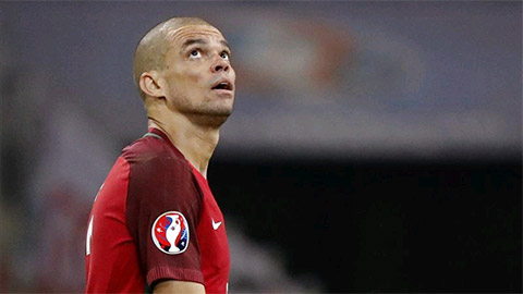 Bồ Đào Nha nguy cơ mất Pepe ở bán kết với Xứ Wales