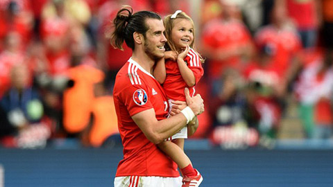 Cầu thủ Xứ Wales bị cấm đưa con nhỏ xuống sân