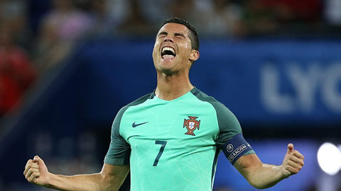 Ronaldo tỏa sáng đưa Bồ Đào Nha vào chung kết