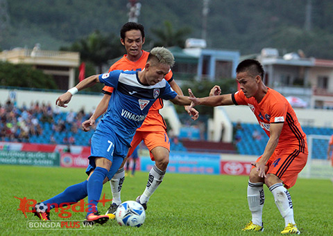 Nghiêm Xuân Tú kiến tạo cả 2 bàn thắng cho đội chủ nhà - Ảnh: Phan Tùng