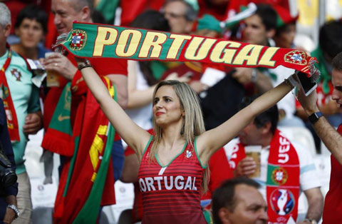 Các cô gái Bồ Đào Nha cũng không tỏ ra kém cạnh