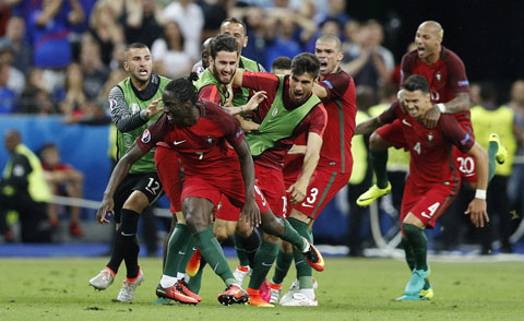 Bàn thắng duy nhất của Eder giúp Bồ Đào Nha lần đầu lên đỉnh EURO