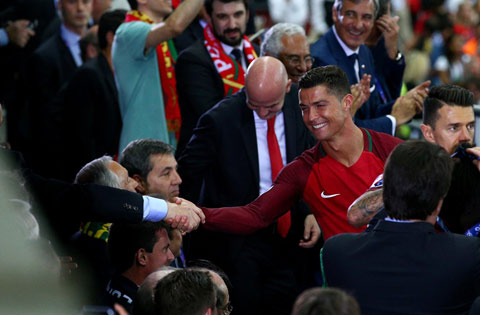Ronaldo tập tênh lên bục vinh quang
