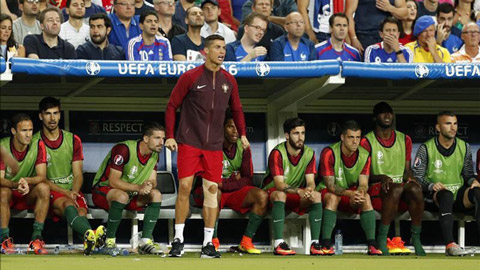 Cầu thủ Bồ Đào Nha được thưởng vô địch ít hơn lương tuần của Ronaldo